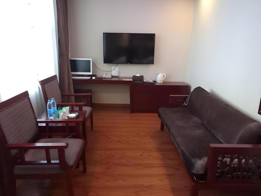 Greentree Inn Geermu Walking Street Business Hotel Golmud المظهر الخارجي الصورة